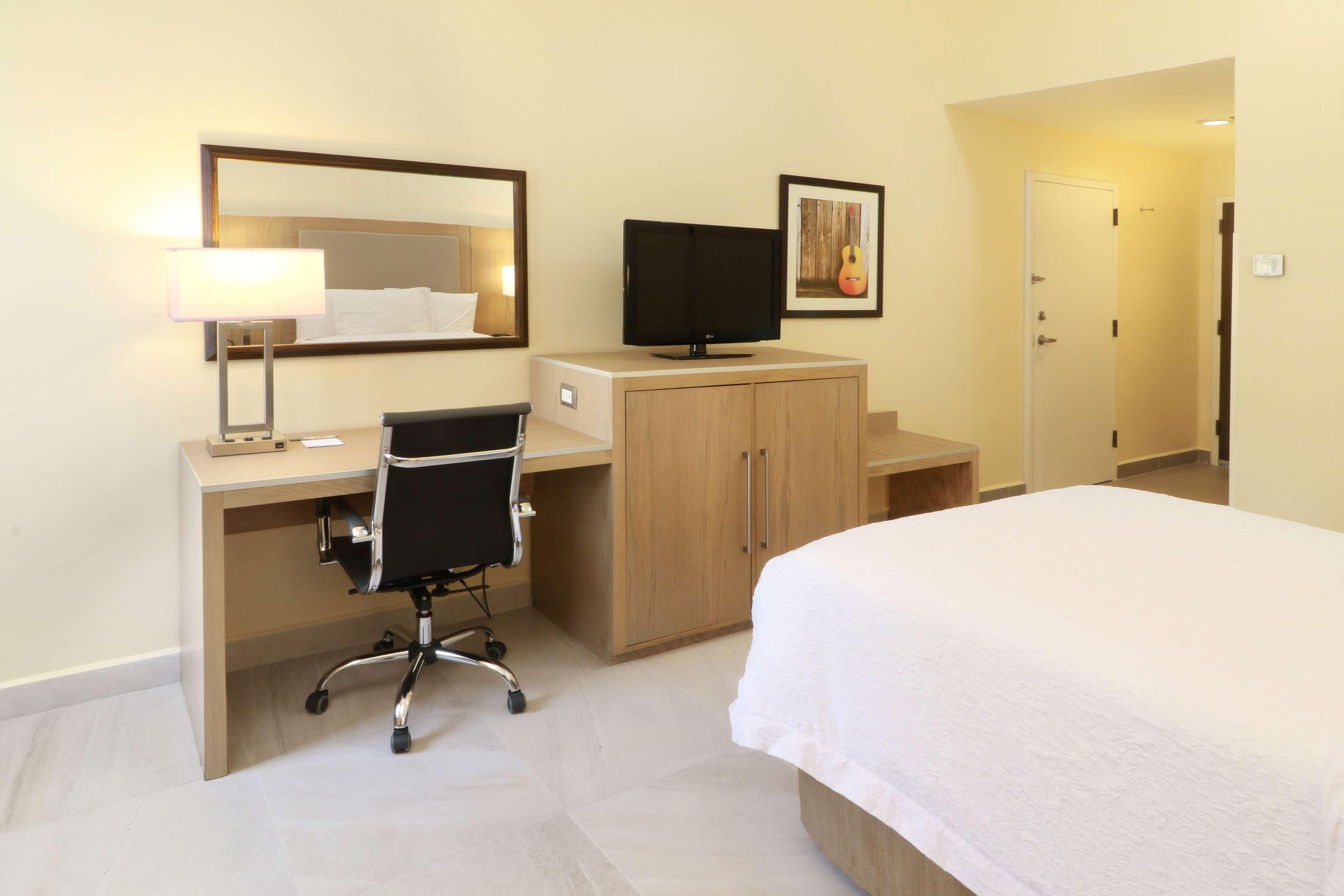 Hampton Inn Monterrey-Airport Apodaca Exterior photo