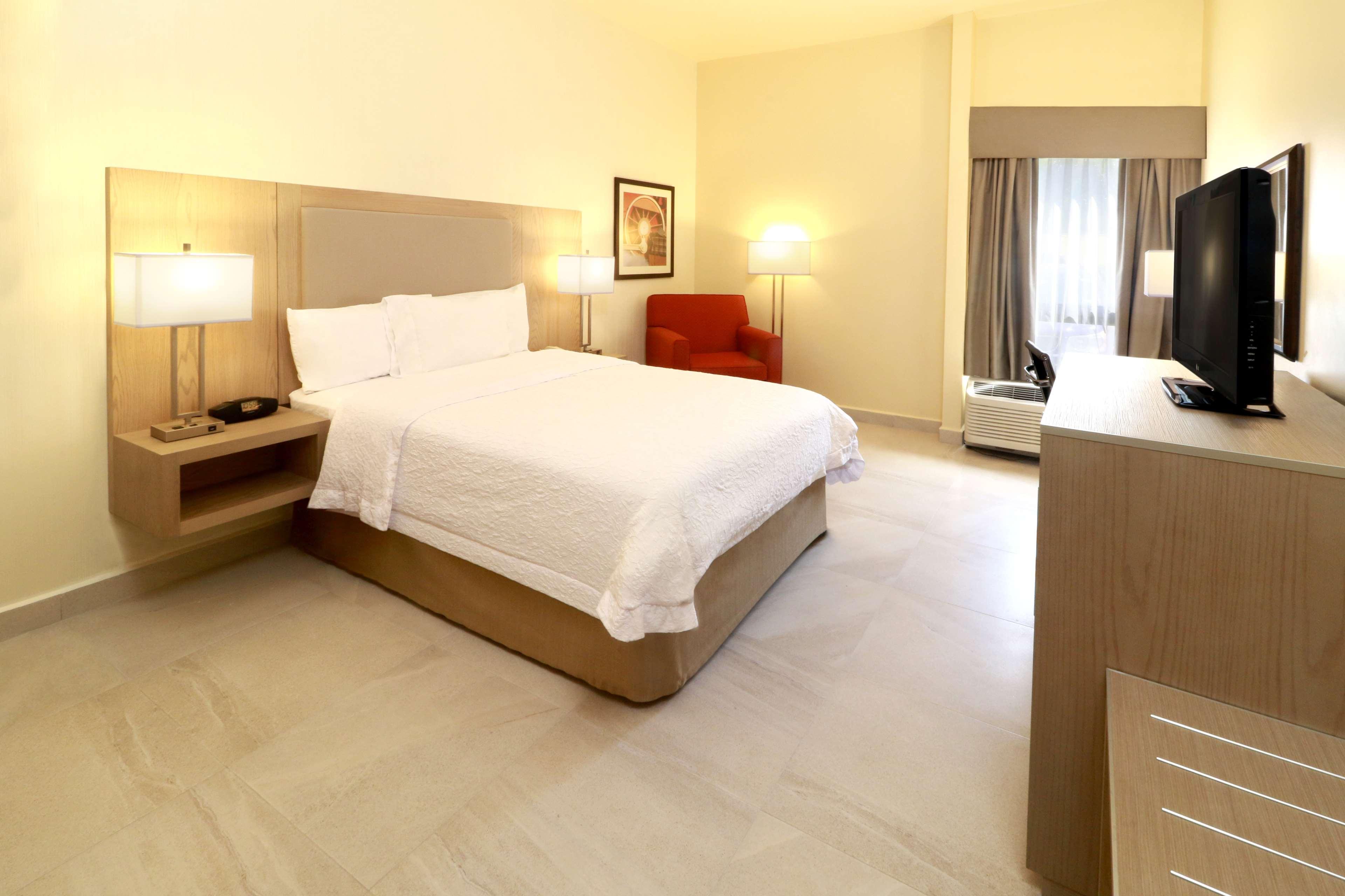 Hampton Inn Monterrey-Airport Apodaca Exterior photo