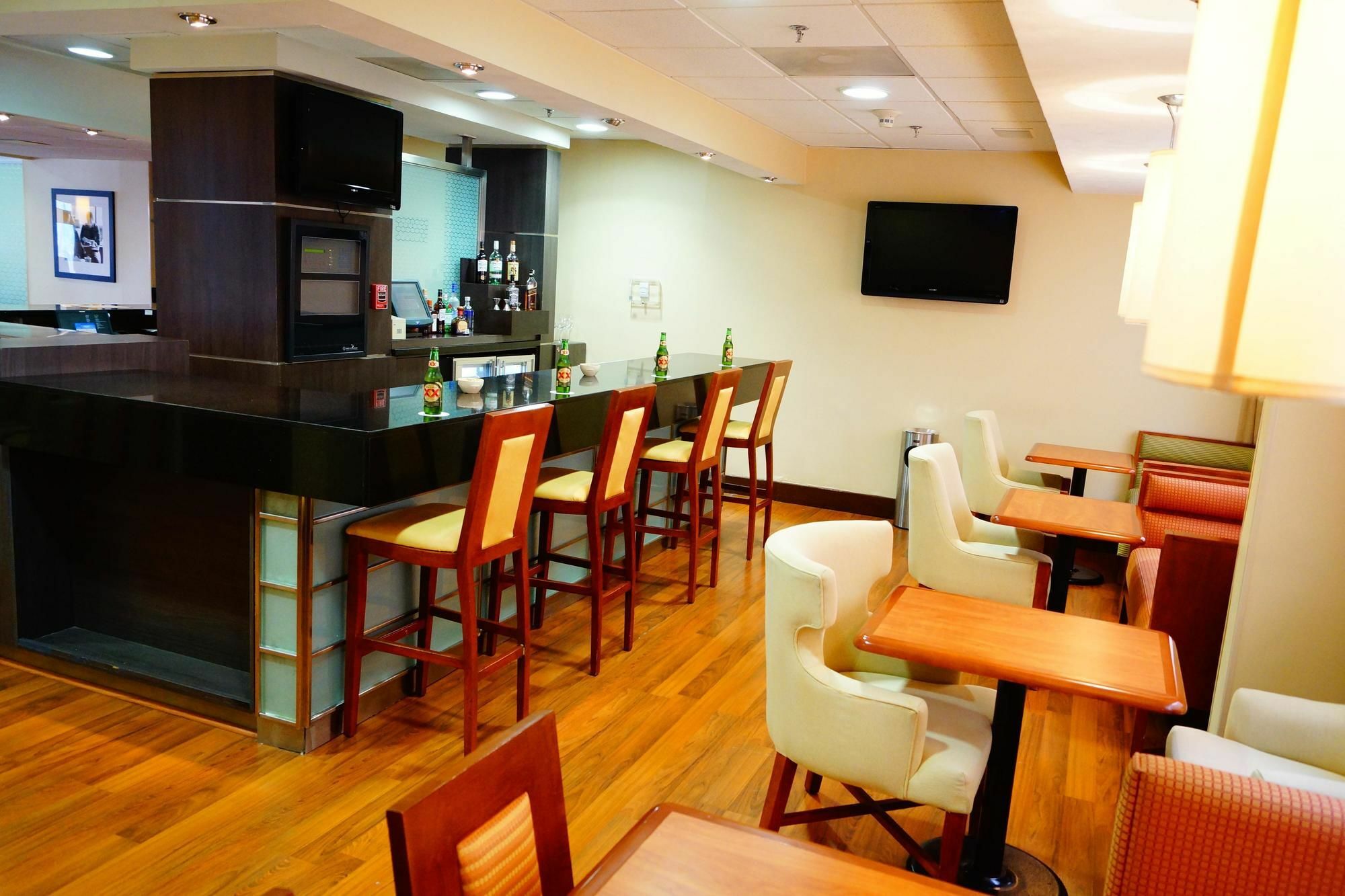 Hampton Inn Monterrey-Airport Apodaca Exterior photo